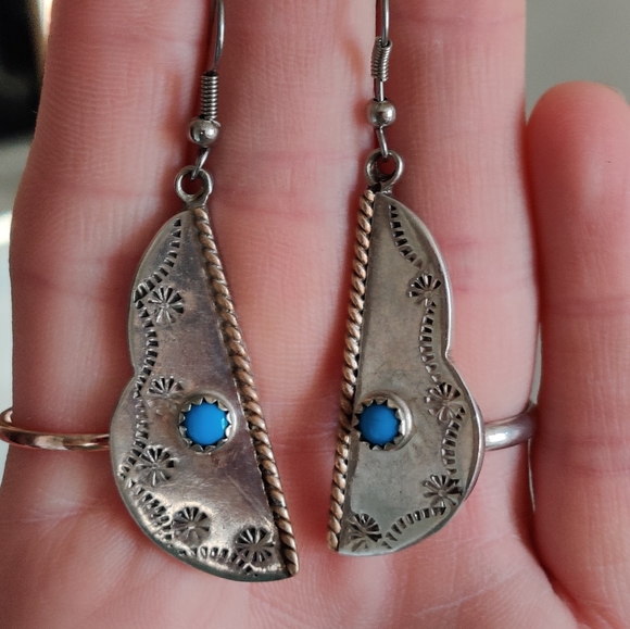 Vintage Sterling Navajo signed sleeping beauty turquoise earrings - Picture 5 of 9